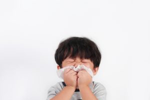 allergic rhinitis boy sneezing