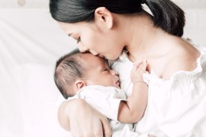 bottle-feeding vs breastfeeding