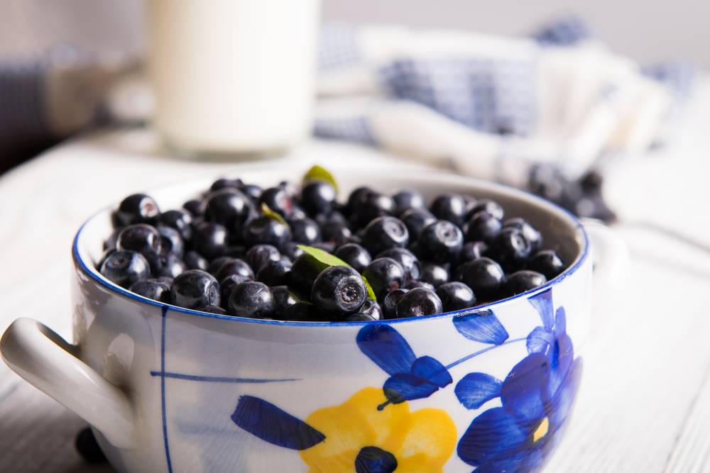 Freshly,Picked,Bilberries,On,White,Wooden,Background.,Concept,For,Healthy