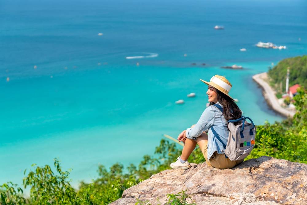 Asian,Woman,With,Backpack,Travel,At,Tropical,Island,And,Resting